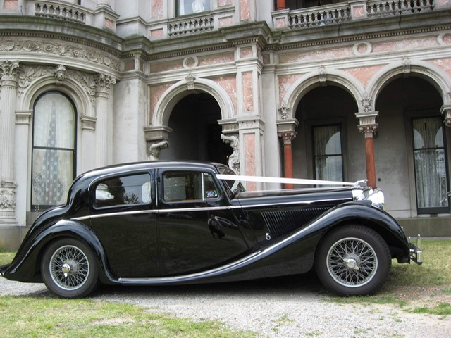 Jaguar Mk IV as wedding car
